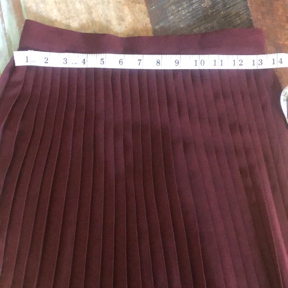 American Apparel Accordion Burgundy Skirt Size Small - Picture 5 of 7